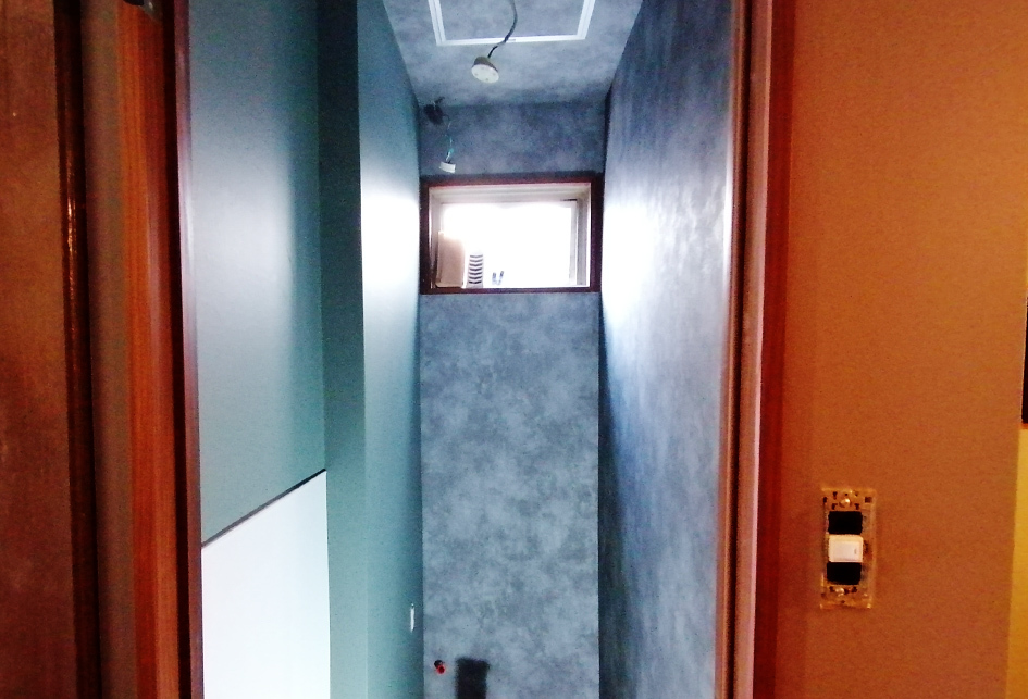 完成間近☆クロス職人さんによる「トイレリフォーム」_d0351435_06480497.jpg