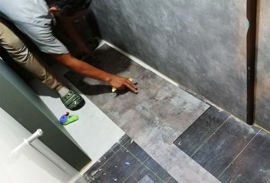 完成間近☆クロス職人さんによる「トイレリフォーム」_d0351435_07164803.jpg