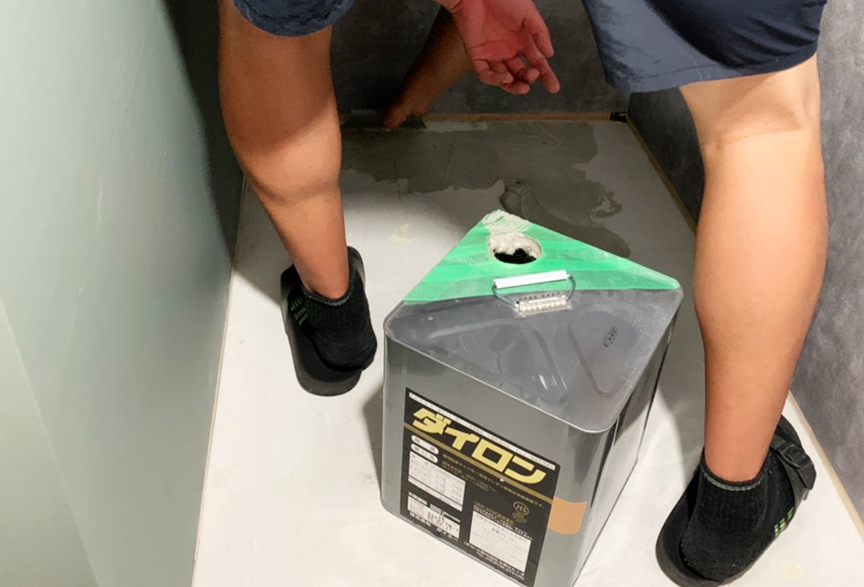 完成間近☆クロス職人さんによる「トイレリフォーム」_d0351435_07190228.jpg