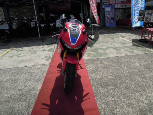 CBR1000RRSP2限定35台の中の1台が…ですやん!_f0056935_17425913.jpg
