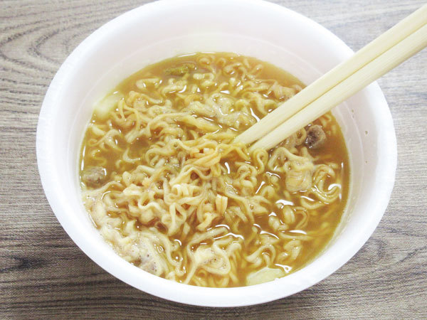 【日清食品】チキンラーメンどんぶり 黄色いマイルドカレー_c0152767_21031350.jpg