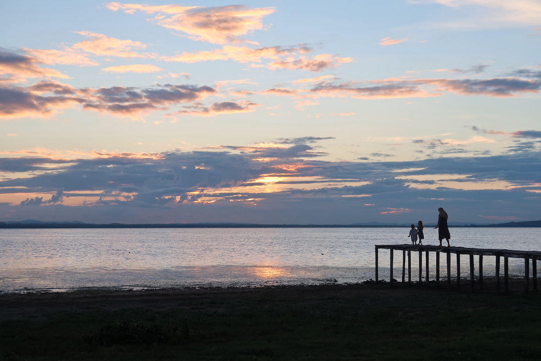 夕景を愛でて夕食 帽子落として今朝もトラジメーノ湖へ_f0234936_23450793.jpg