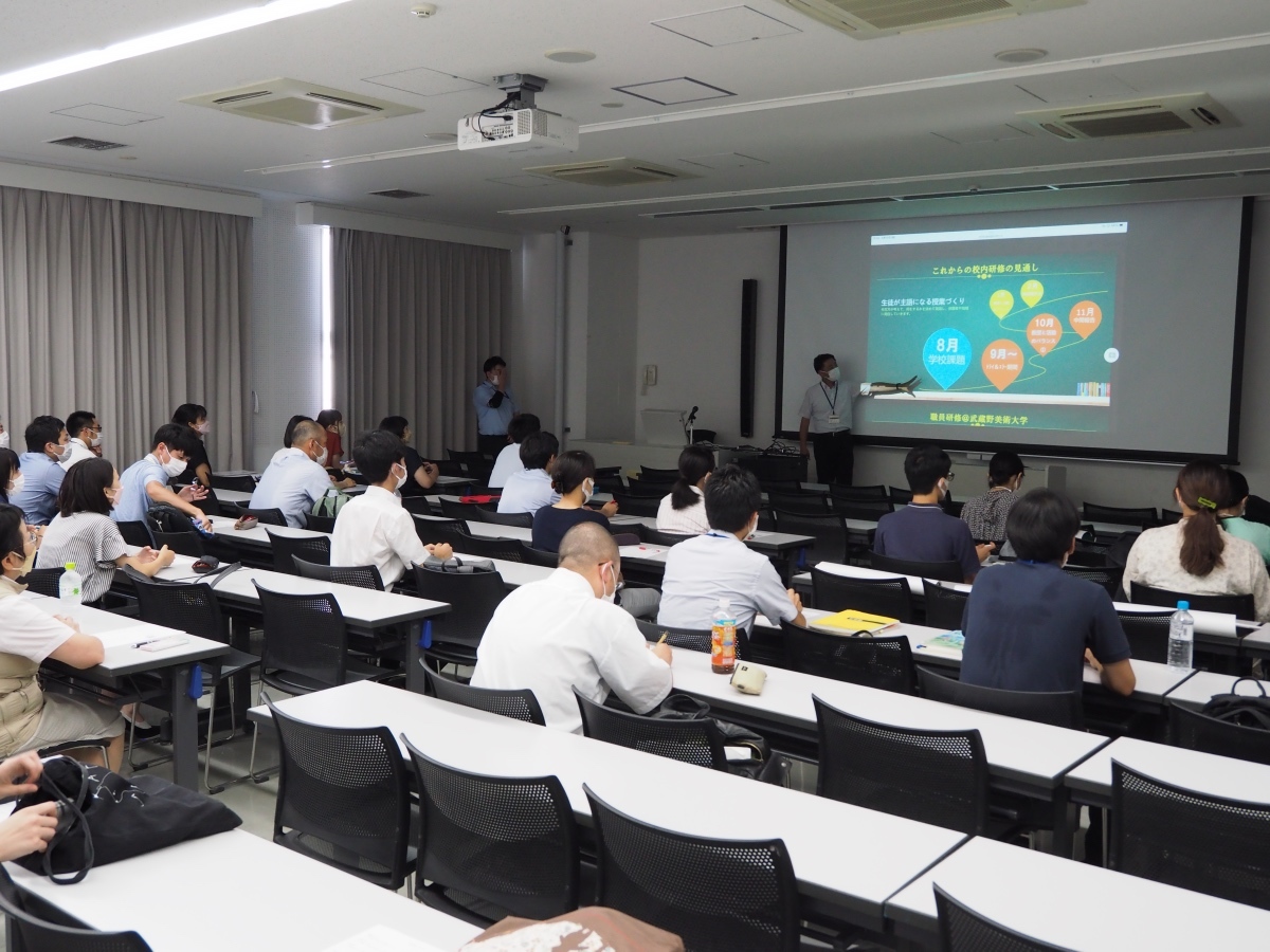 女子中学生校内写メ 武蔵野美術大学 旅するムサビプロジェクト