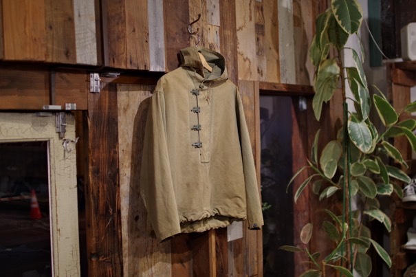 1940s US NAVY N-2 Deck Rain Parka with Hook / USN デッキ レイン パーカー 初期フック :  biscco Men's Blog ( 仙台 古着屋 biscco )