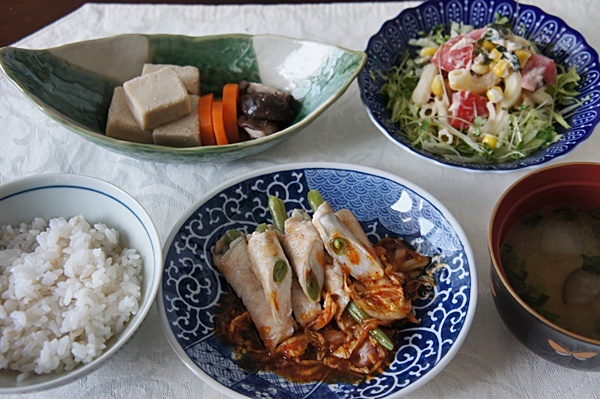 豚肉の野菜巻き　韓国風ソース_e0177271_12271755.jpg