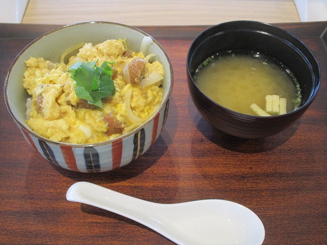 静岡ガスのエネリア食堂で、ほていの焼き鳥「親子丼」と「まつコロ」のランチ_f0141310_08244542.jpg