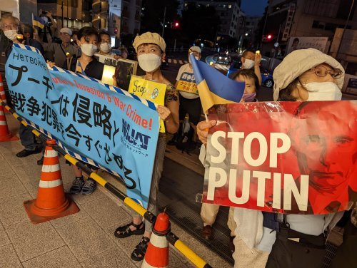 【報告】侵略半年のロシア大使館前キャンドル行動に33人!_a0336146_20364257.jpg