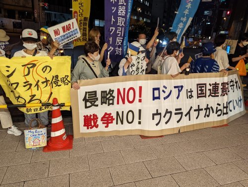 【報告】侵略半年のロシア大使館前キャンドル行動に33人!_a0336146_20372291.jpg