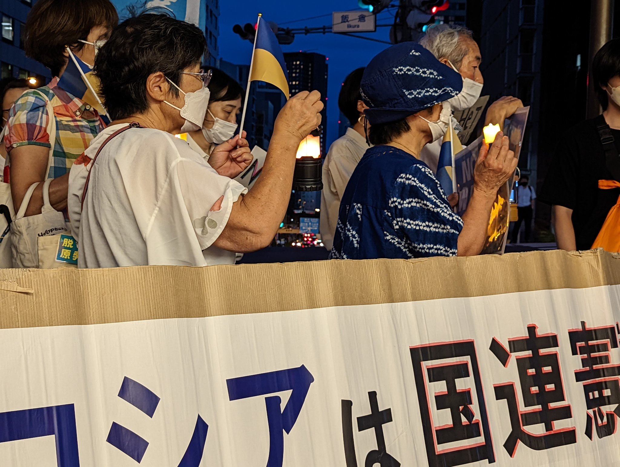 【報告】侵略半年のロシア大使館前キャンドル行動に33人!_a0336146_20373988.jpg