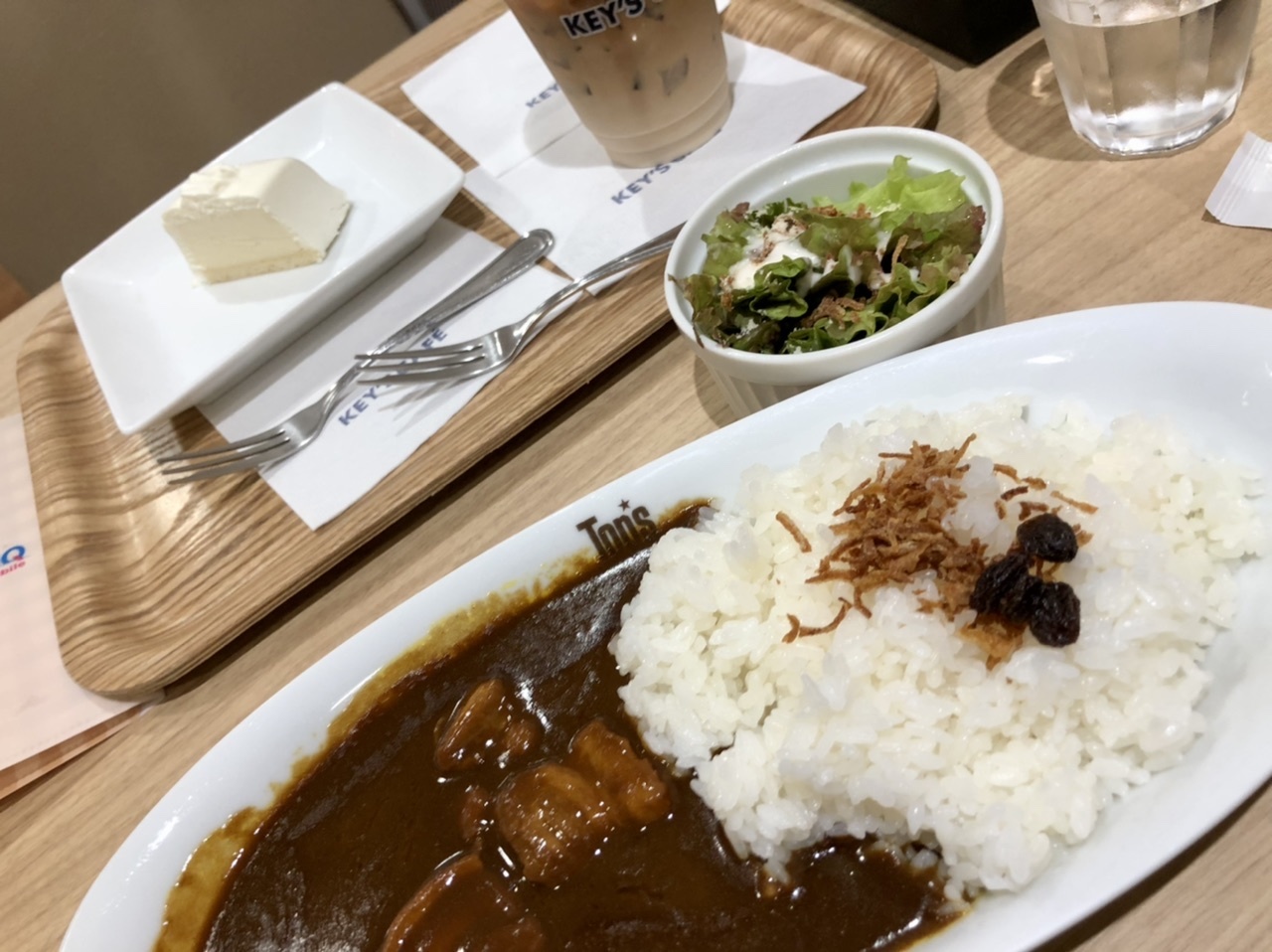 【トップス&キーズカフェでカレーとチーズケーキ】_b0009849_13154354.jpeg