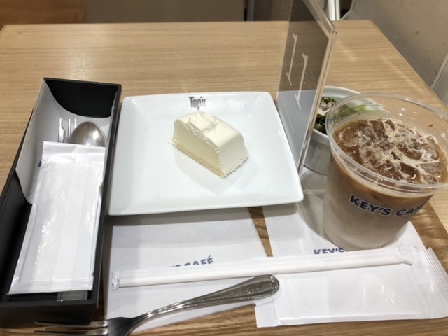 【トップス&キーズカフェでカレーとチーズケーキ】_b0009849_13192545.jpeg