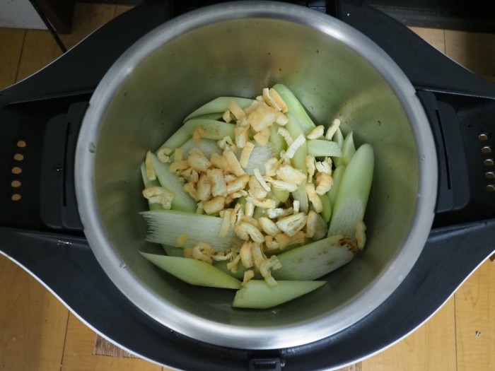 今日の収穫とその後(ズイキの煮物と茄子の炒め煮)_c0116915_00241614.jpg