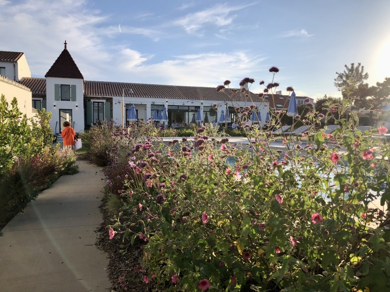 Les Hautes Mers ユー島きってのシックなホテル　レ・オート・メールでディナー_a0231632_19152503.jpeg