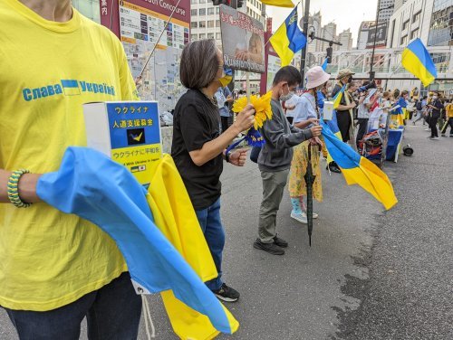 【報告】「プーチンはウクライナ侵略をやめろ!0828新宿南口スタンディング」に35人!_a0336146_23582135.jpg