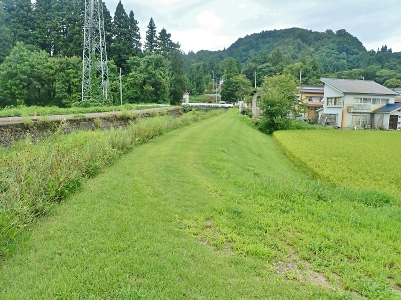 土曜日の兼業農家は引き続きフットパスコースの草刈り作業_c0336902_15121059.jpg