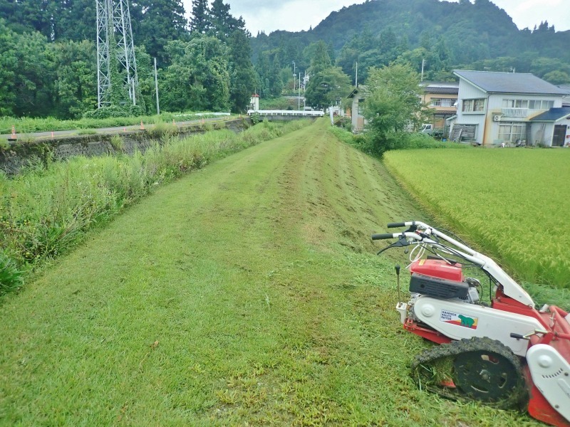 土曜日の兼業農家は引き続きフットパスコースの草刈り作業_c0336902_15121868.jpg