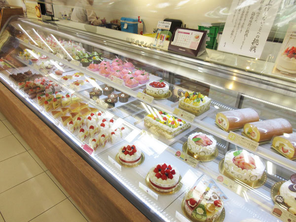 【シャトレーゼ】まんまる白桃ケーキ_c0152767_19560555.jpg