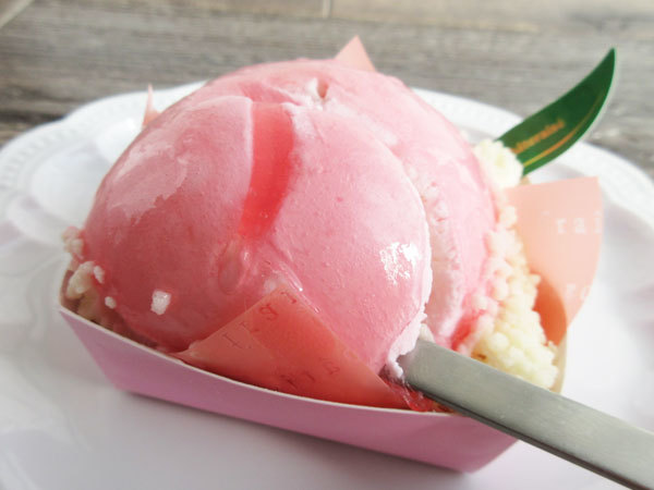 【シャトレーゼ】まんまる白桃ケーキ_c0152767_19584229.jpg