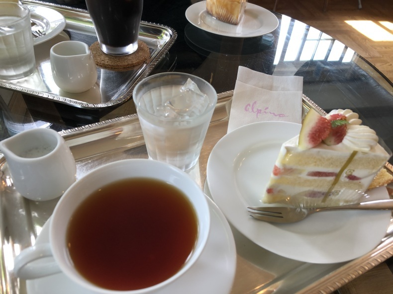 地元の洋菓子屋さん_a0129492_08140514.jpeg