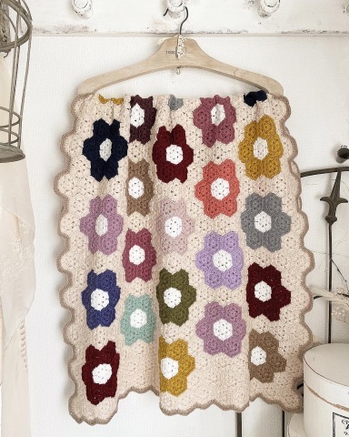 〇秋冬〇ヘキサゴンモチーフ ブランケット完成です*_f0348775_09210463.jpeg