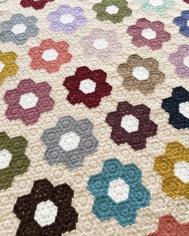 〇秋冬〇ヘキサゴンモチーフ ブランケット完成です*_f0348775_09263162.jpeg