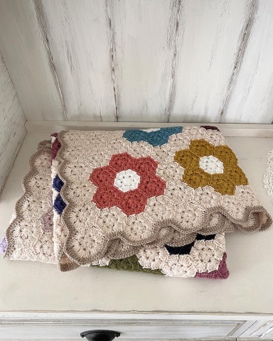 〇秋冬〇ヘキサゴンモチーフ ブランケット完成です*_f0348775_09270603.jpeg