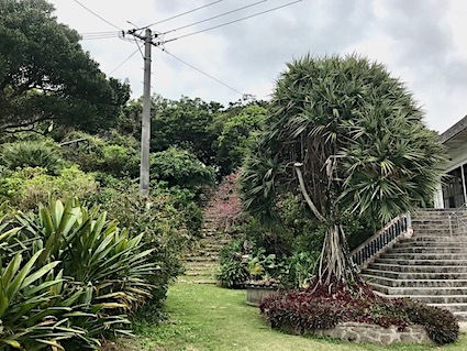 琉球国初代王・舜天〈39〉「穴」に住む神_a0300530_10394244.jpg