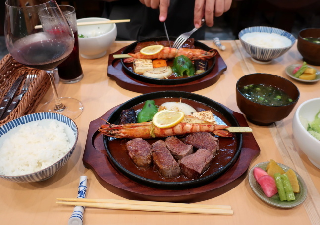 軽井沢ステーキ ひろや * プリンス通りにNEW OPEN!_f0236260_01135090.jpg