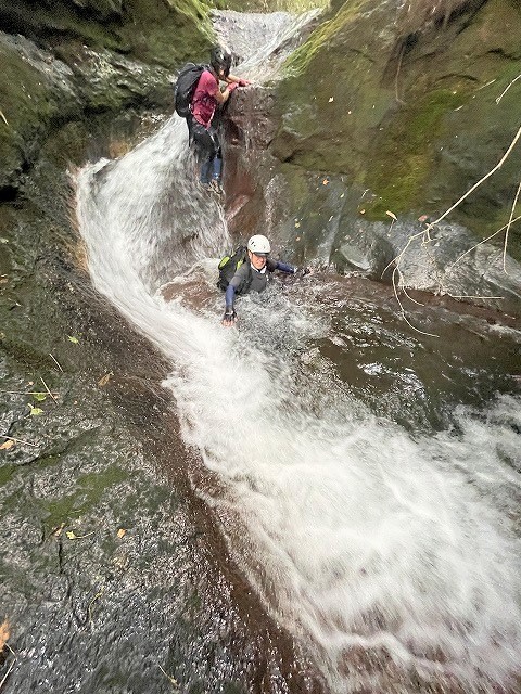 安達太良山　赤留川を遡行して中ノ沢川を沢下り（後編）　　　　　Stream Climbing at Nakanosawagawa in Mount Adatara, Bandai-Asahi NP_f0308721_14395664.jpg