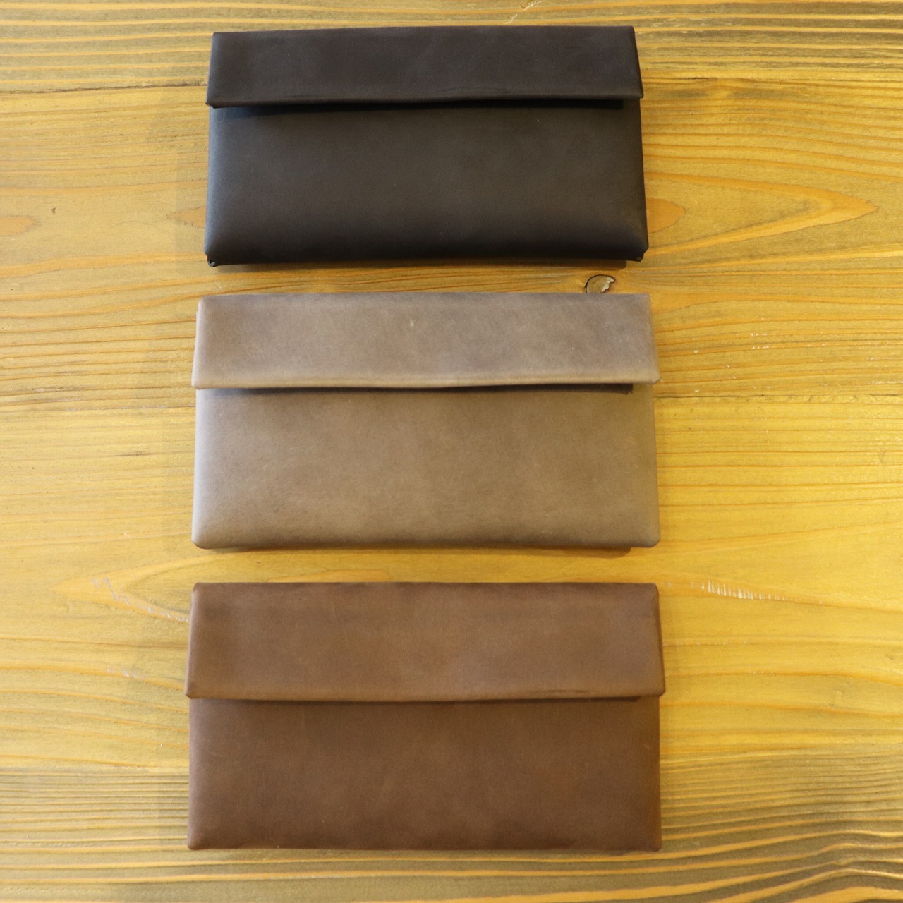 革作家『R.BROWN Labo』さんの作品お取り扱いのお知らせ_f0325437_15114149.jpg