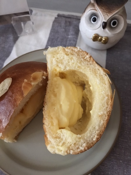 卵と牛乳のクリームパン_b0417696_22351463.jpeg