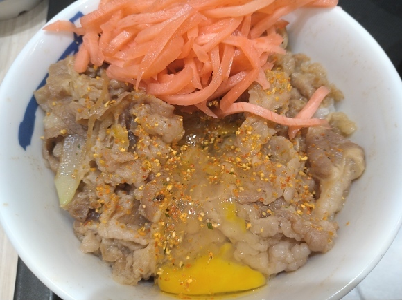 9/11夜勤前飯 松屋 牛めし小盛生玉子生野菜サラダセット￥530_b0042308_18555455.jpg