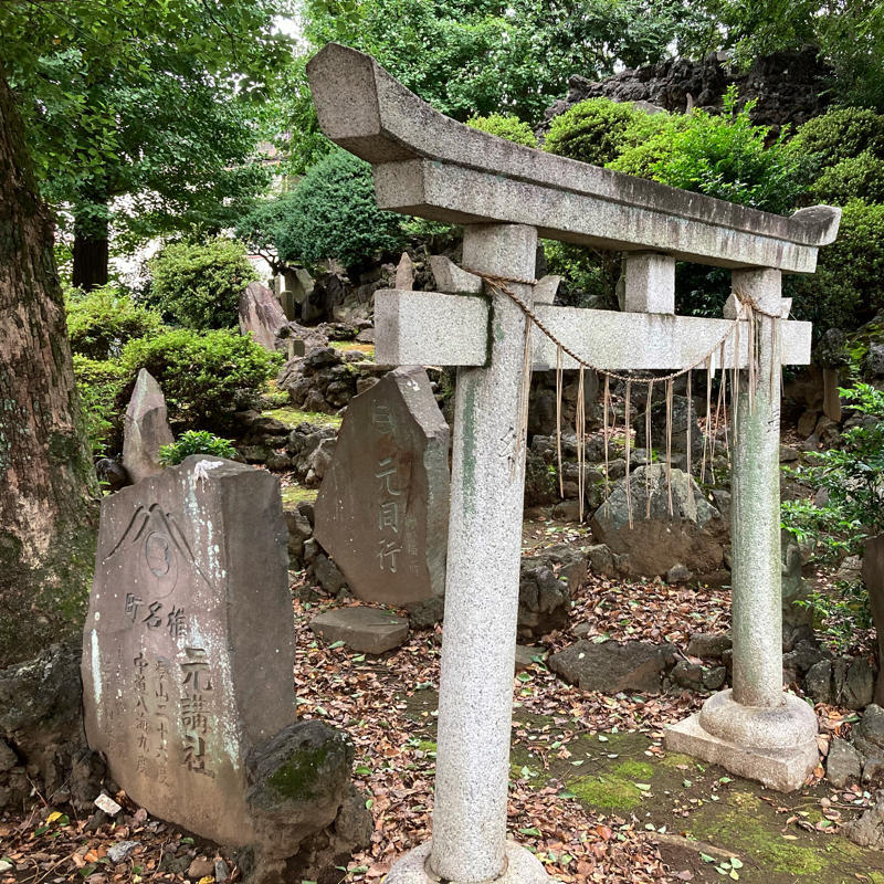 登るのが難しい高松富士（豊島長崎の富士塚） #1日1記事P_c0060143_08271824.jpg