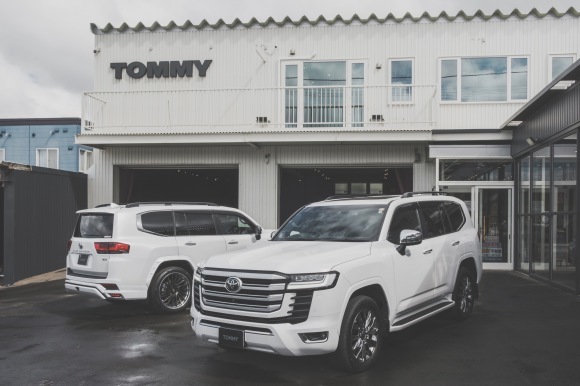 ノーマルとカスタム、2通りのランクル300☆9月14日(水)TOMMY