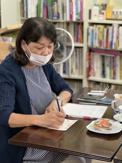 【香りの図書室】9月の香りの図書室は菊と月がテーマでした〜_a0191183_19170738.jpeg