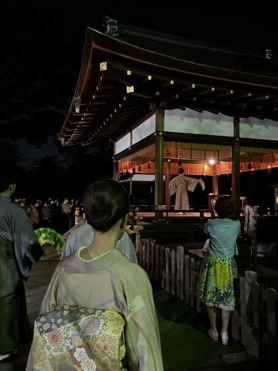 親子で習い事も、もう５年目。平野神社さんで舞を奉納しました。_d0227246_16434557.jpg
