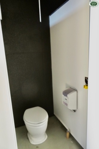 肩の小屋の公衆トイレが新しくなっていました！_a0353718_20001868.jpg