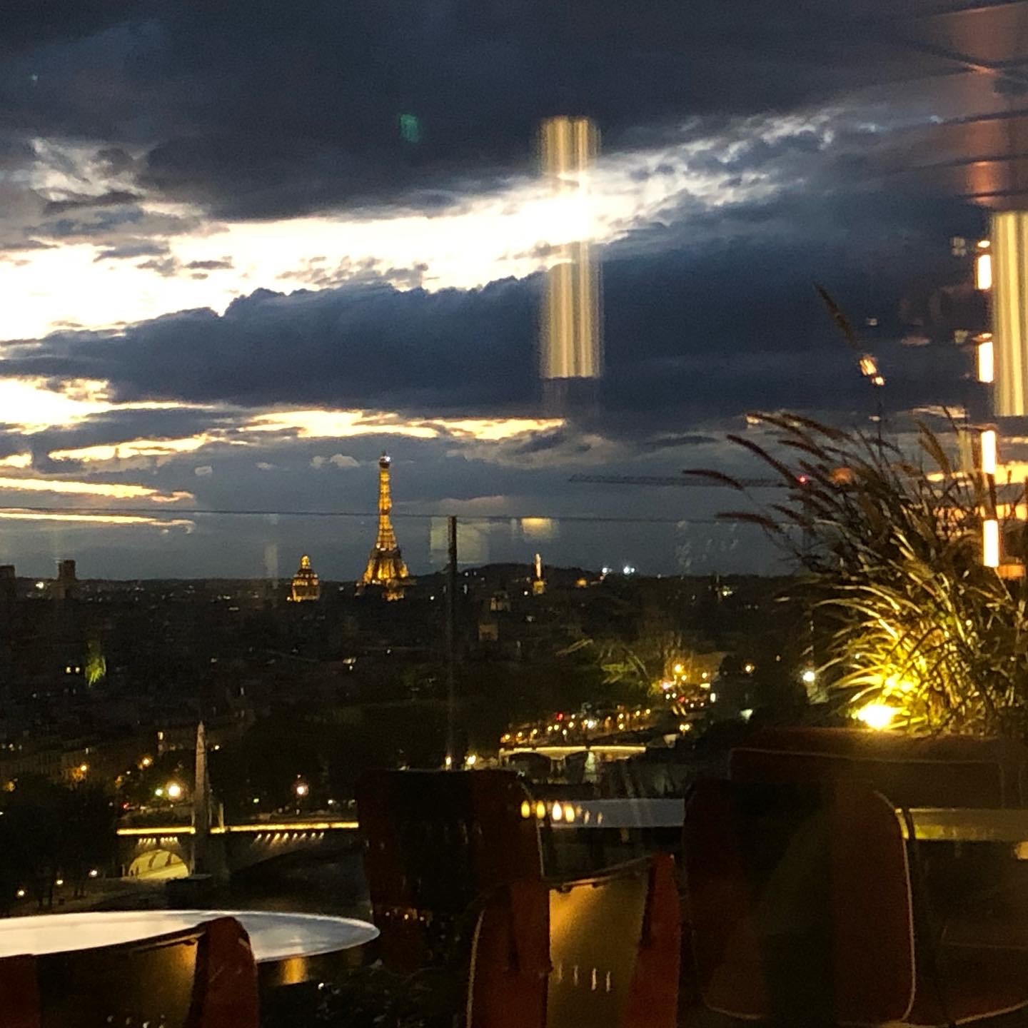 エッフェル塔とセーヌ川をゆく船を眺めつつ　Bonnie restaurant by So Paris Hotel　レストラン・ボニ_a0231632_21551091.jpeg