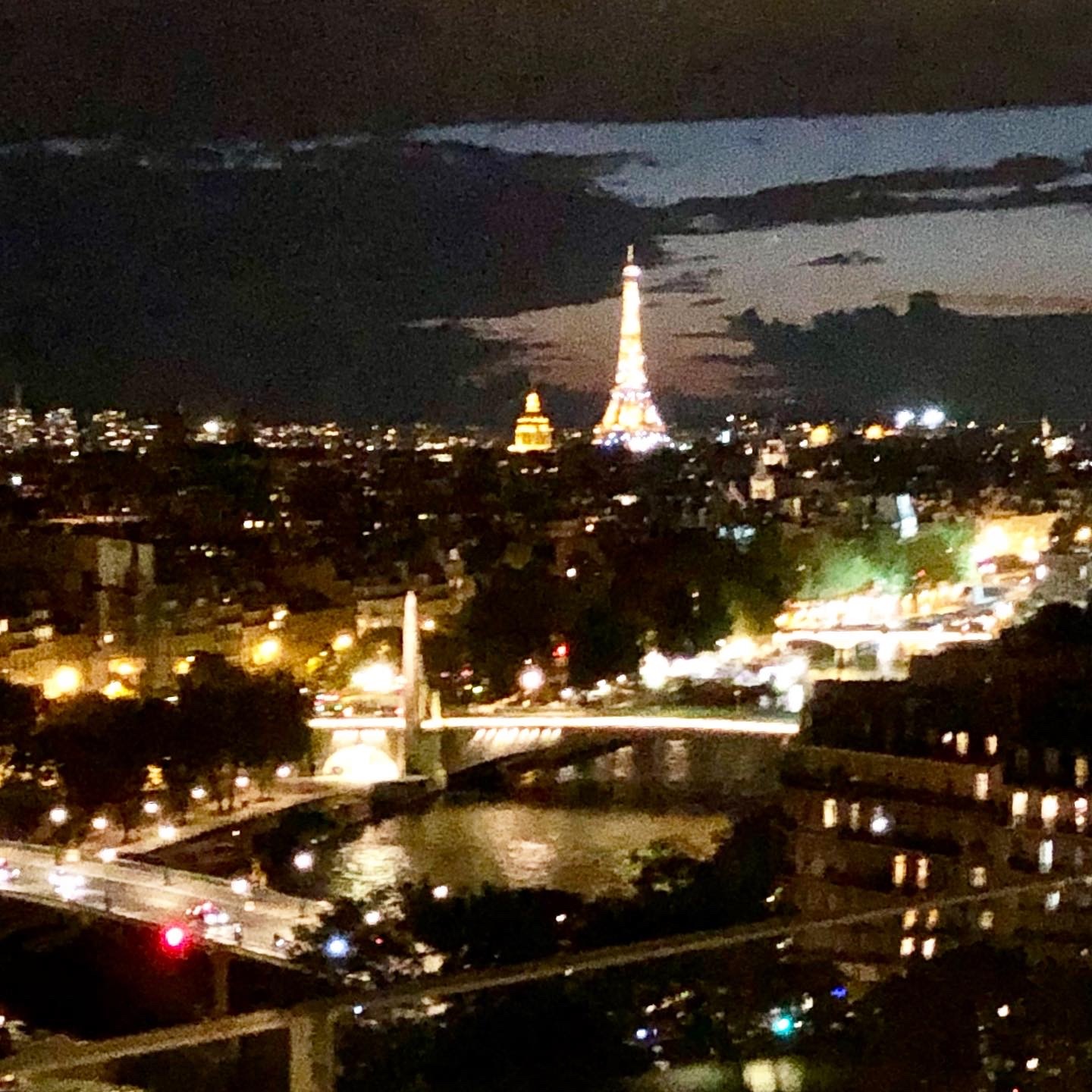 エッフェル塔とセーヌ川をゆく船を眺めつつ Bonnie restaurant by So Paris Hotel レストラン・ボニ_a0231632_21592547.jpeg