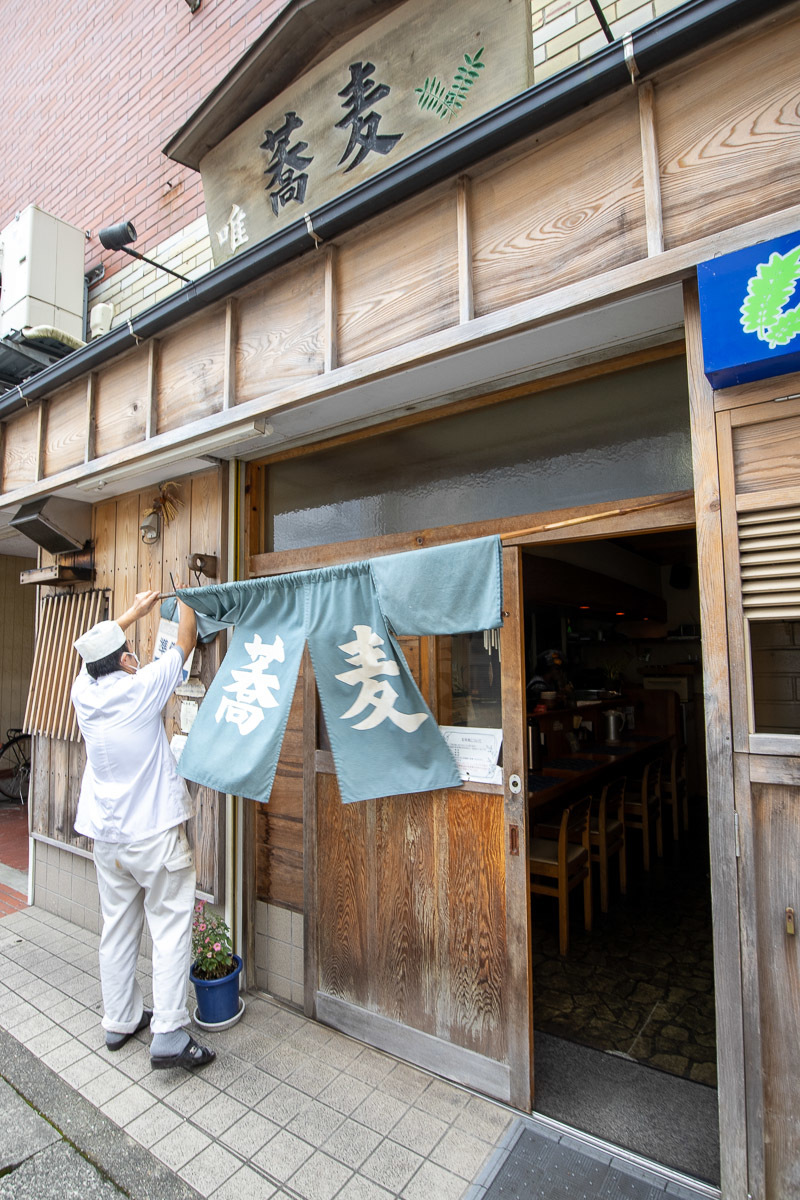 蕎麦 唯で、ビールとざるそば_a0077663_14073712.jpg