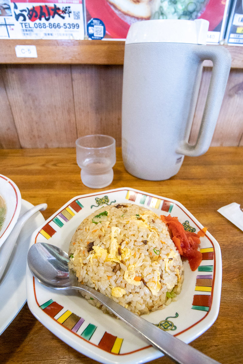 博多乃風 らーめん大郷で、らーめんとチャーハン_a0077663_17082097.jpg