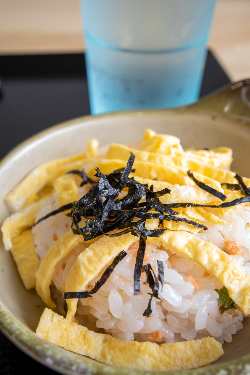さぬきうどん 弥で、肉うどんとちらし寿司_a0077663_17285127.jpg