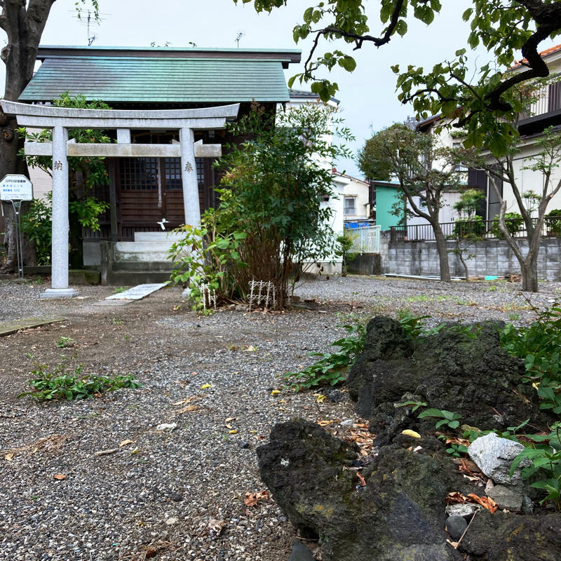 大当稲荷神社の黒ボク石 #1日1記事P_c0060143_15273733.jpg