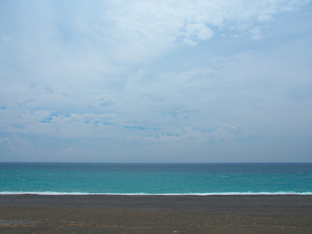 誰もいない砂浜_d0346134_10055749.jpg
