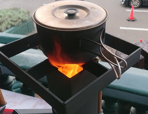 ロケットストーブのパワーはロケットの如く！？_d0198793_09571095.jpg
