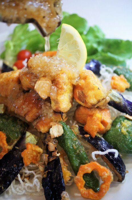 ■秋鮭モニター料理【④秋鮭・野菜・緑豆春雨のホットサラダ】滅茶パリっとジューシー！！簡単１５分_b0033423_20023835.jpg