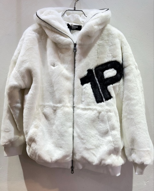 そろそろ羽織物が活躍する時期です☆「1PIU1UGUALE3 RELAX」ファーロゴパーカー入荷です。_c0204280_16144411.jpg