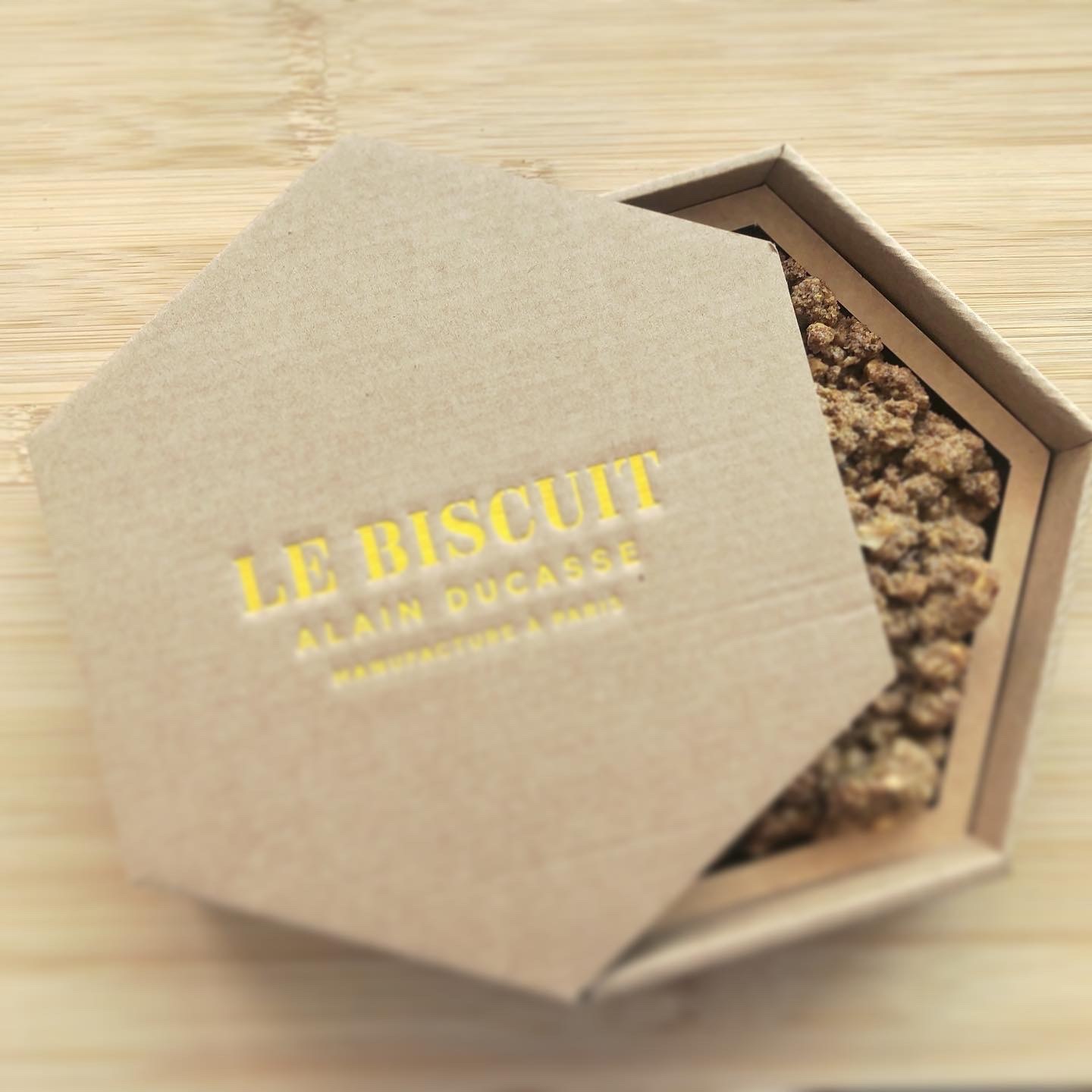 シェアするビスケットが新しい! Le Biscuit Alain Ducasse ル・ビスキュイ・アラン・デュカスのSBRIS_a0231632_23105254.jpeg