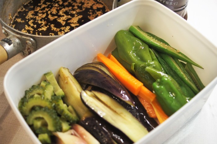 ■簡単5分!!菜園料理【収穫野菜色々の揚げ浸し】生ポン酢や玉葱ドレッシングで簡単5分で旨い!!_b0033423_22104259.jpg