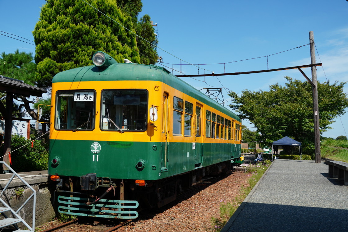 新潟交通電車線　旧月潟駅保存車両_a0385725_22161679.jpg